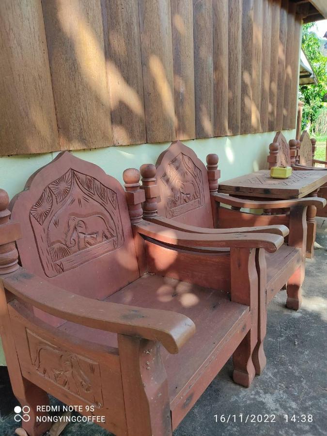 Chanmuang Guesthouse Mae Hong Son Exteriör bild